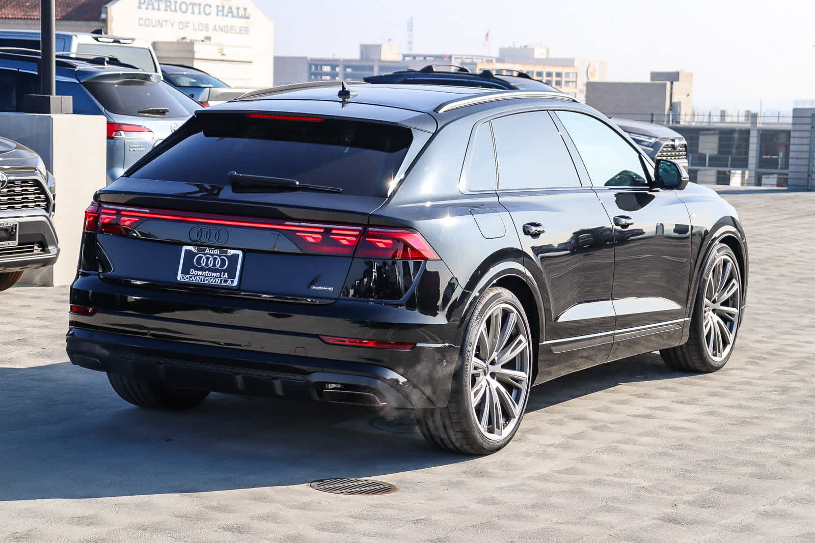 Thumbnail: 2026 Audi Q8 - 4