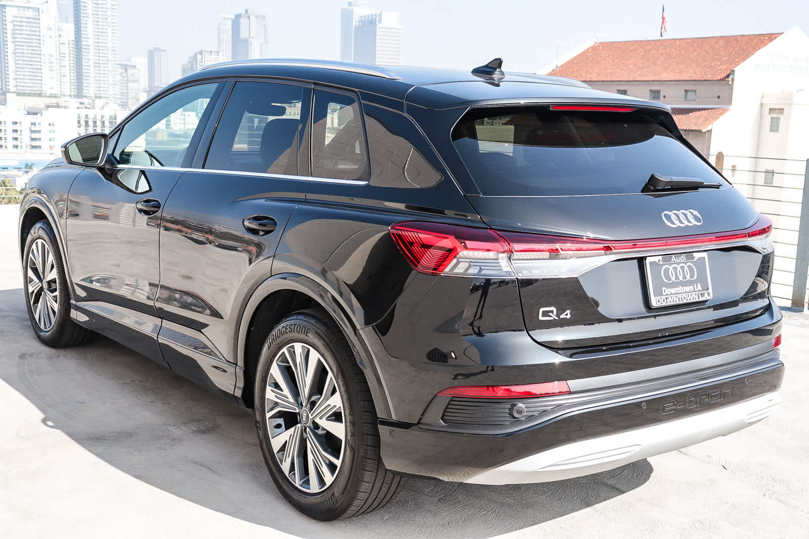 Thumbnail: 2023 Audi Q4 e-tron - 9