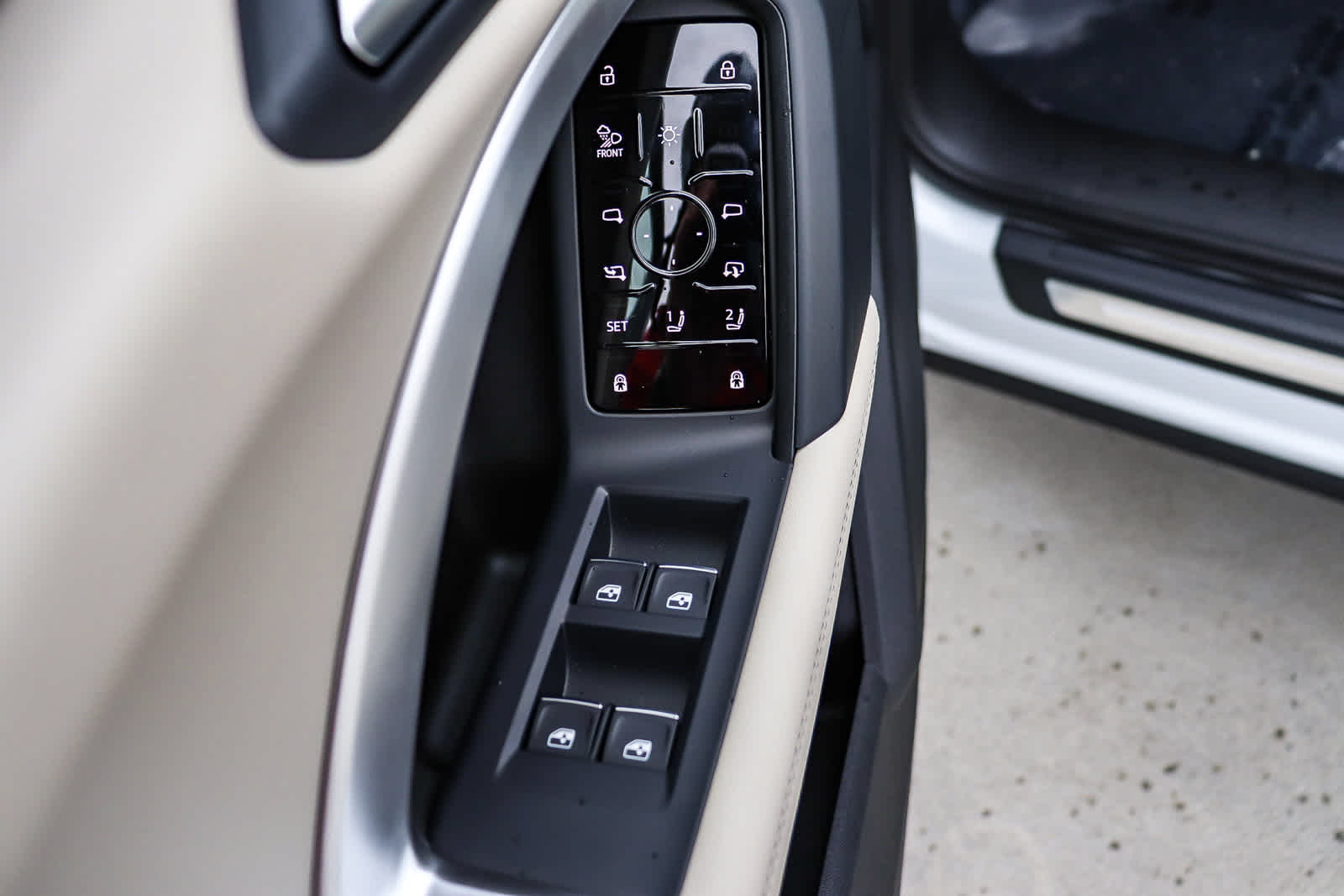 Thumbnail: 2025 Audi Q5 - 26