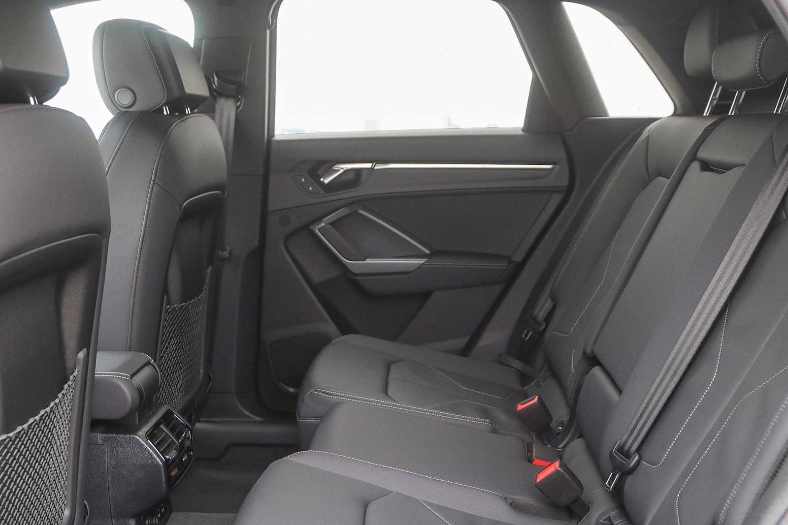 Thumbnail: 2025 Audi Q3 - 26