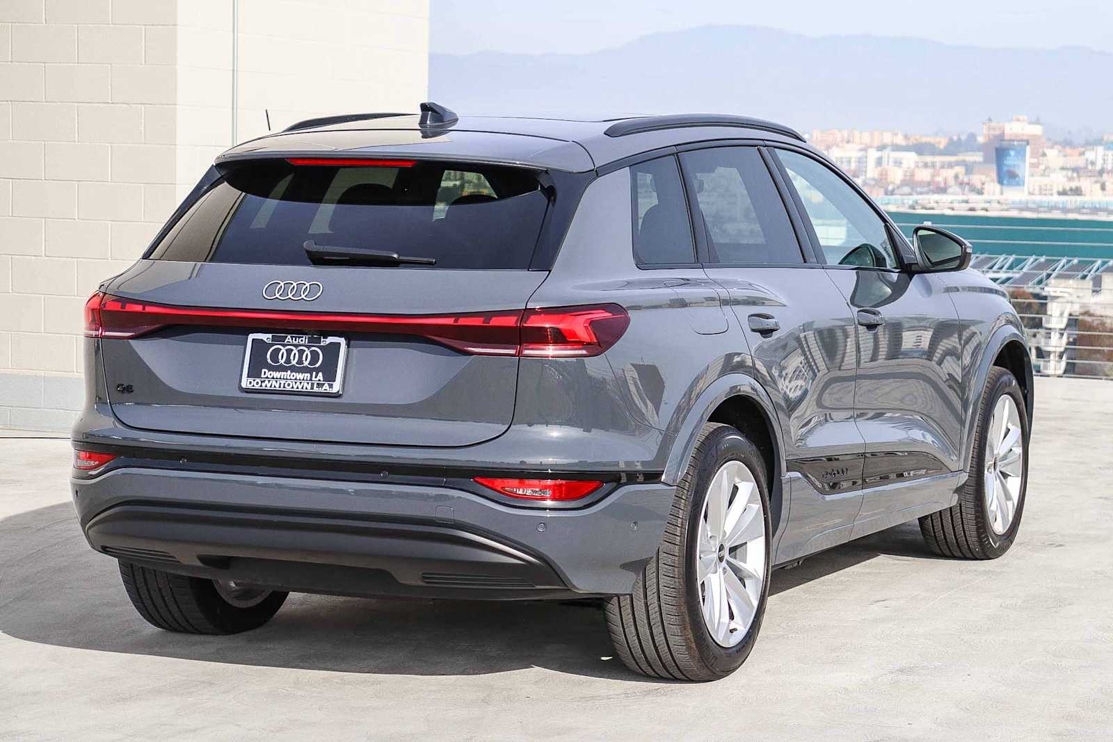 Thumbnail: 2025 Audi Q6 e-tron - 4