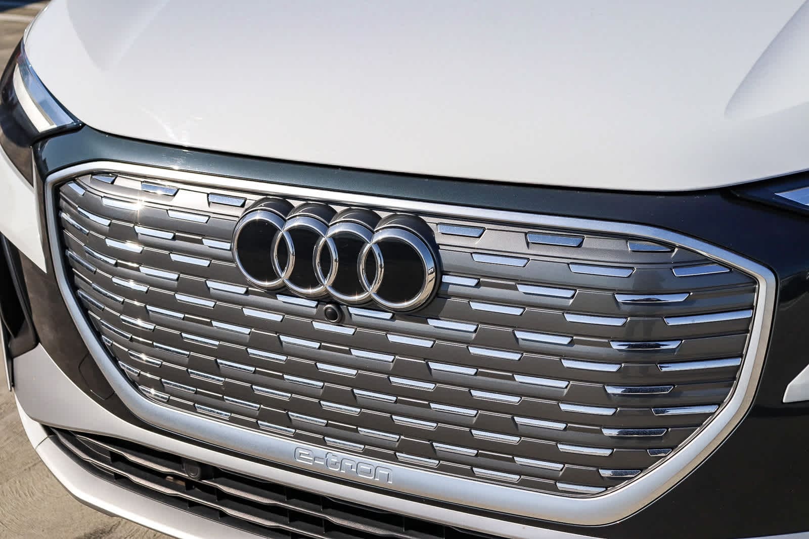 Thumbnail: 2023 Audi Q4 e-tron - 8