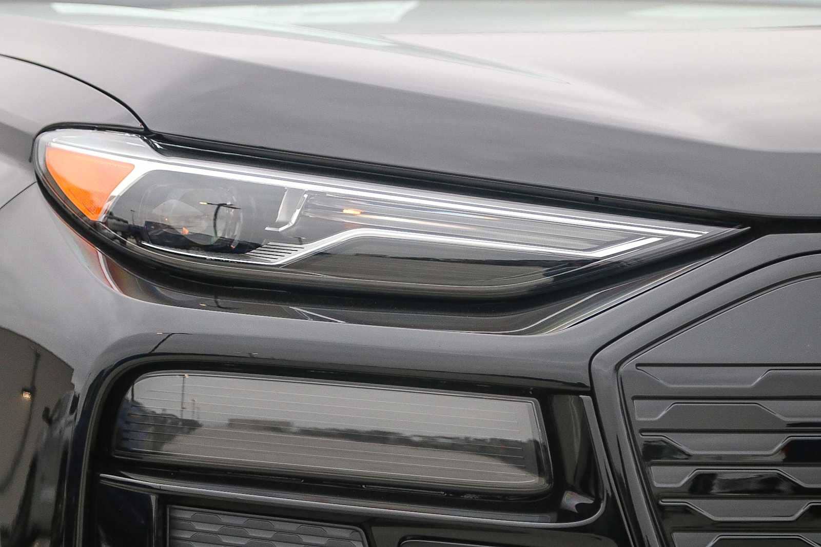 Thumbnail: 2025 Audi Q6 e-tron - 4