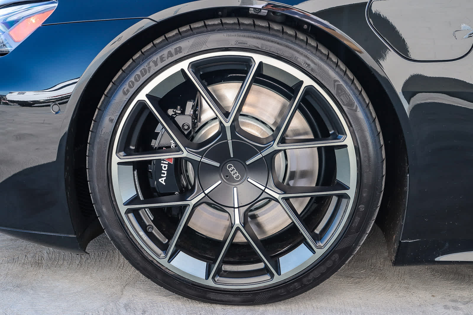 Thumbnail: 2025 Audi RS e-tron GT - 14