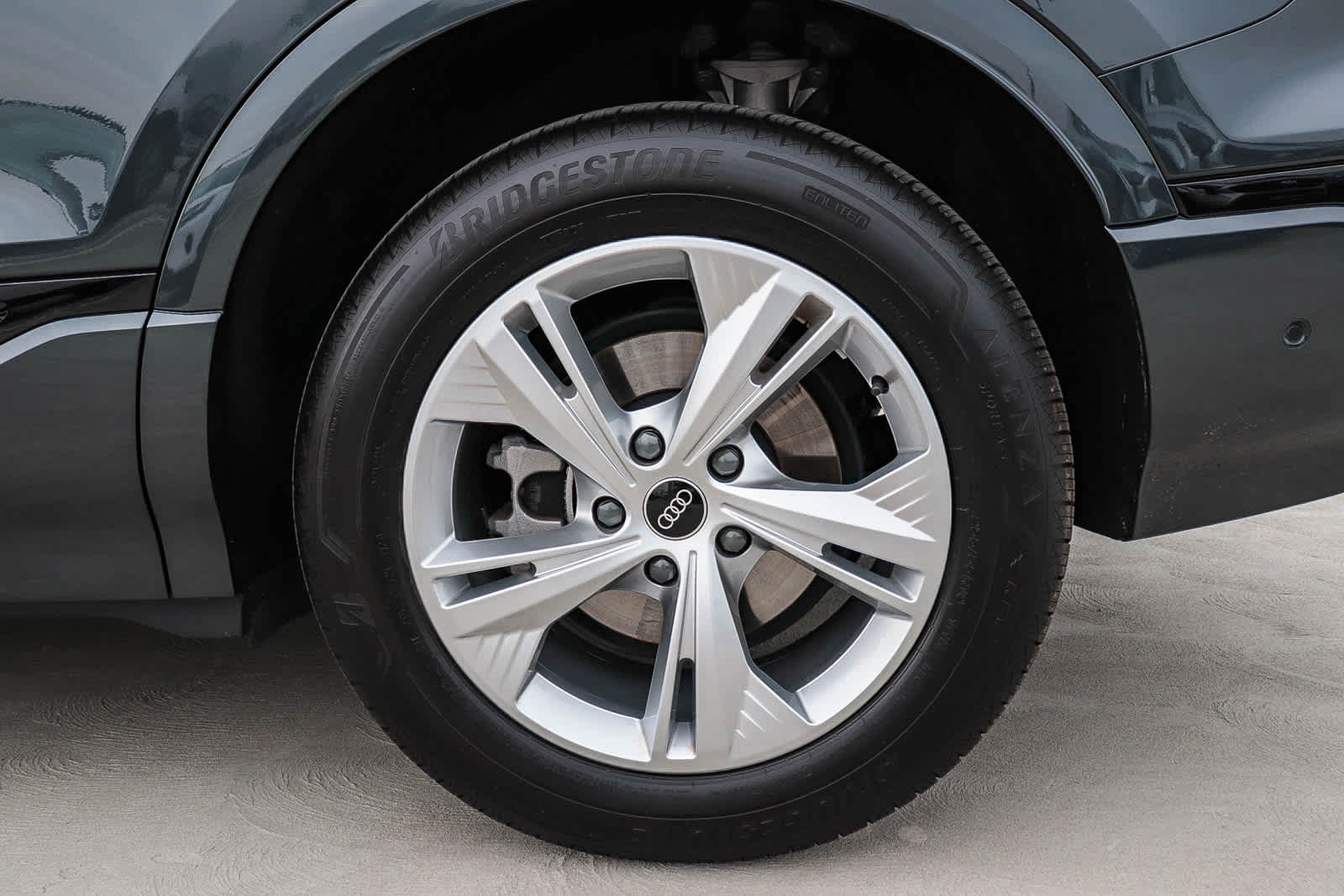 Thumbnail: 2025 Audi Q6 e-tron - 13