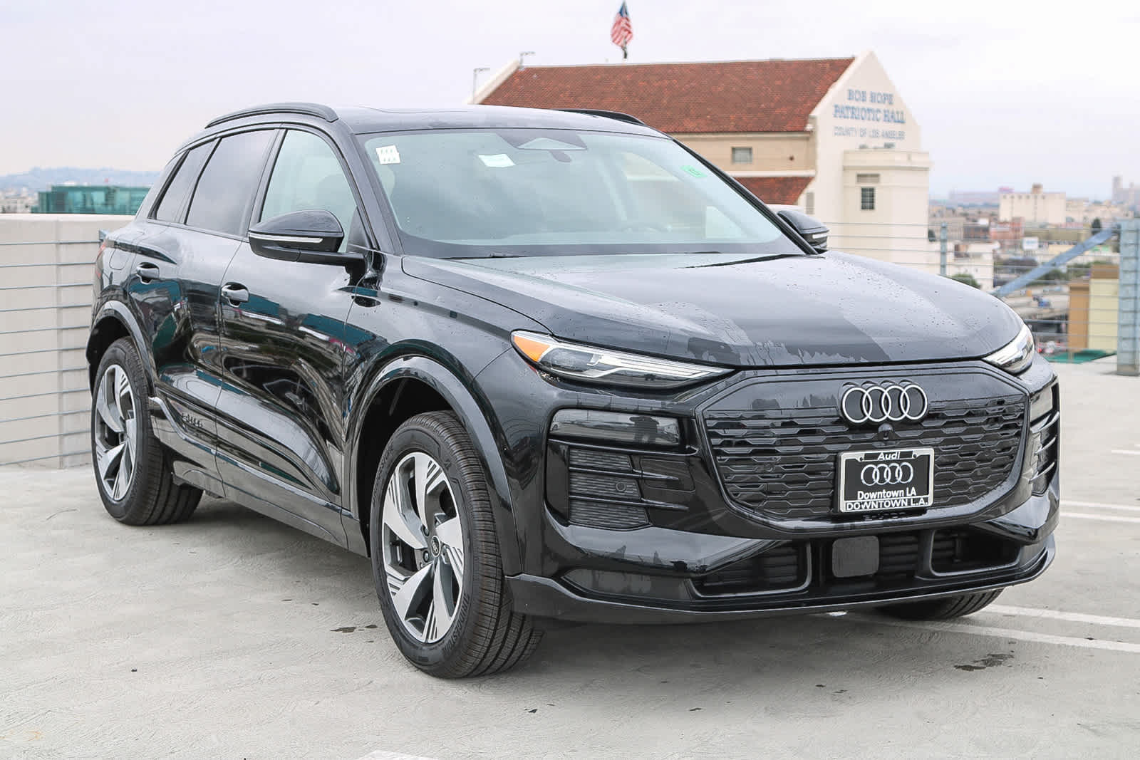 Thumbnail: 2025 Audi Q6 e-tron - 3