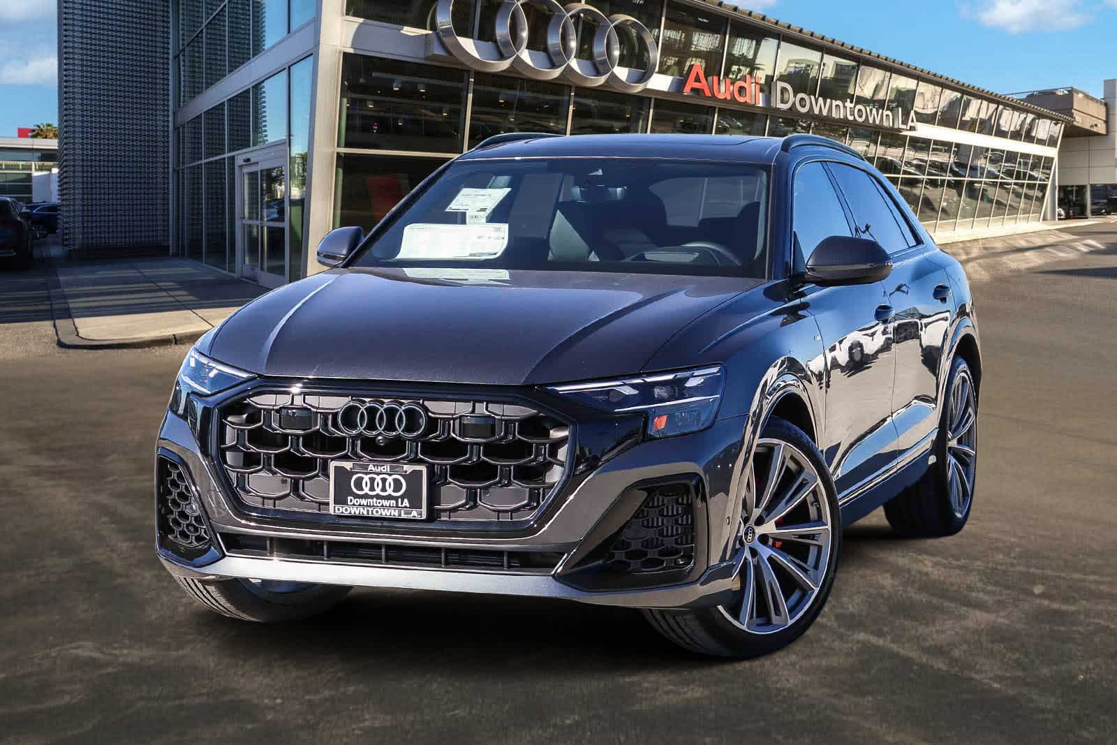 Thumbnail: 2026 Audi Q8 - 1