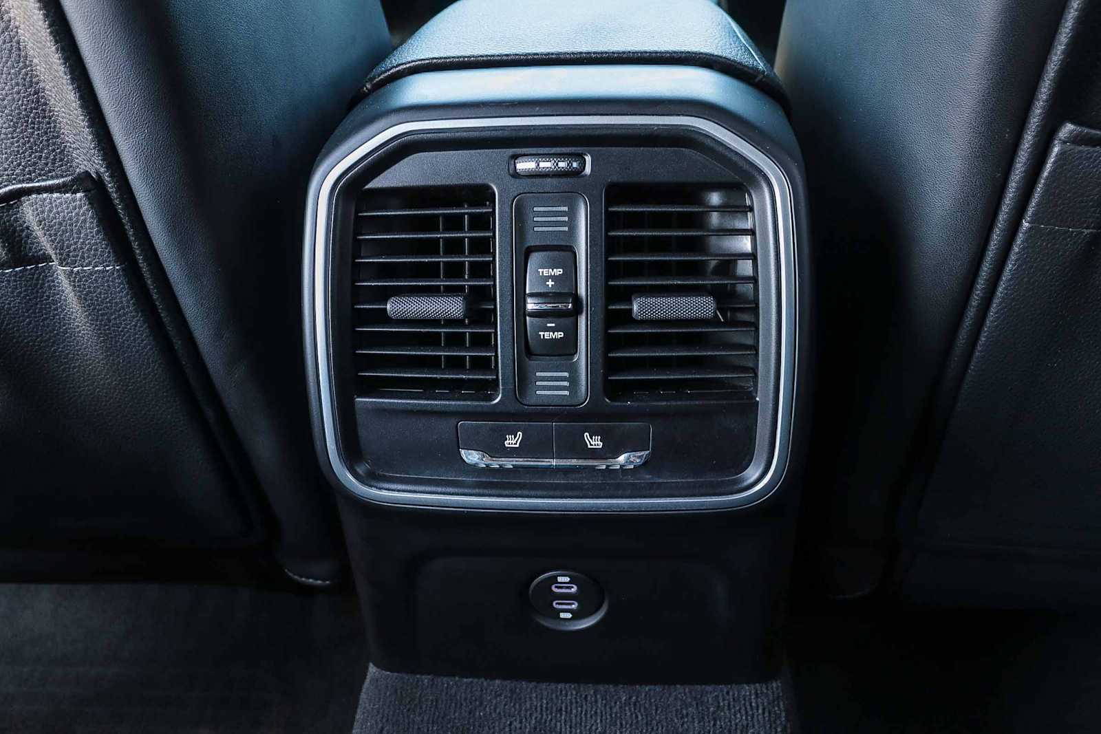 Thumbnail: 2023 Porsche Macan - 21