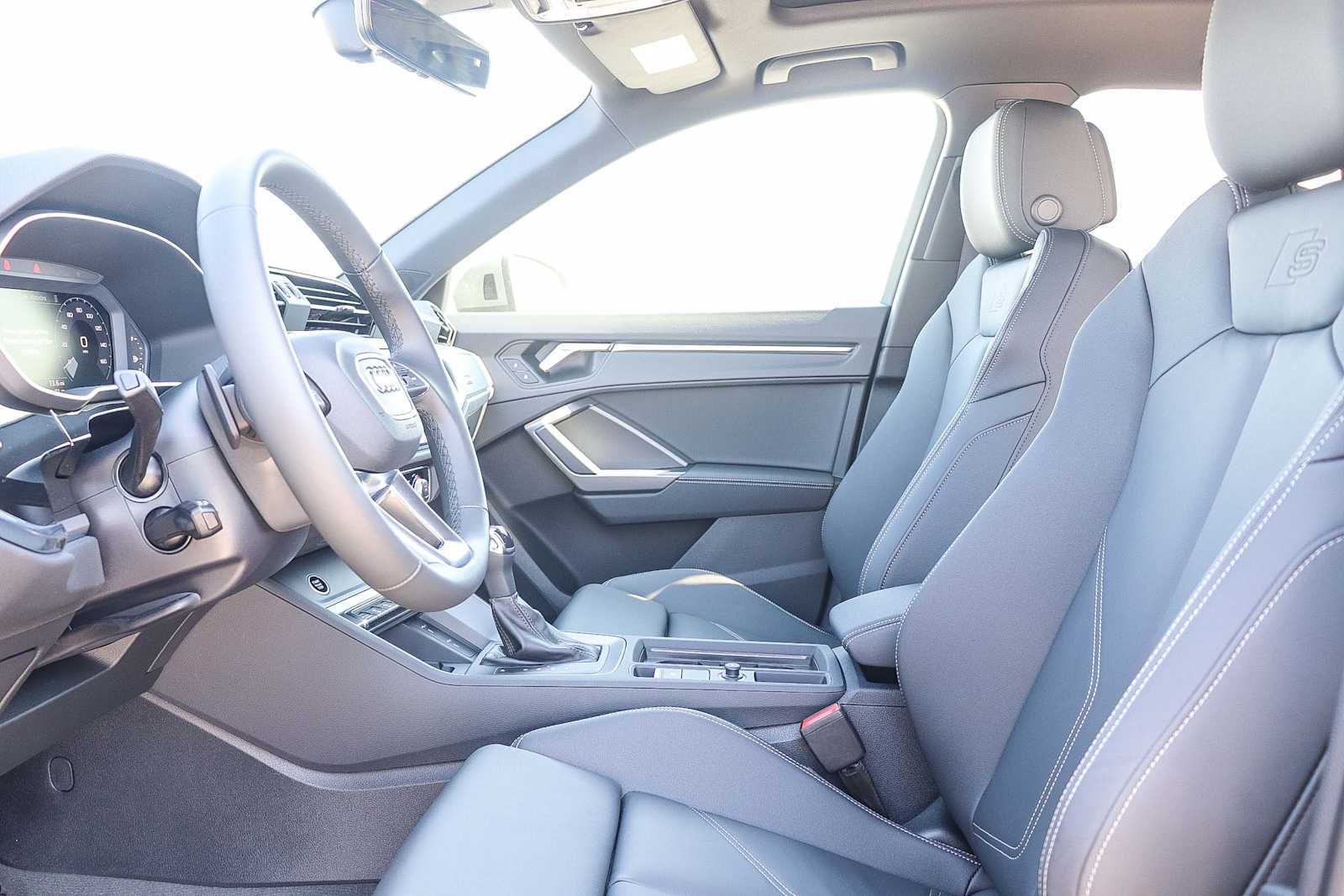 Thumbnail: 2025 Audi Q3 - 18