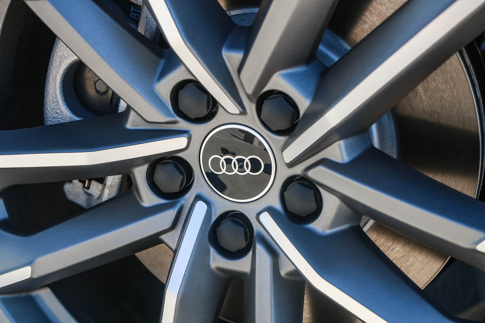 Thumbnail: 2025 Audi Q3 - 16