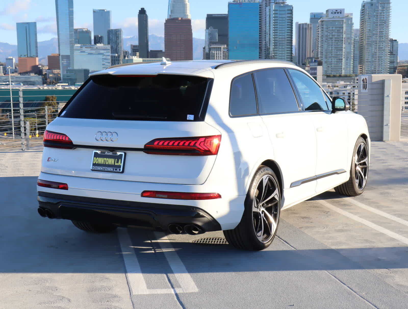 Thumbnail: 2024 Audi SQ7 - 14