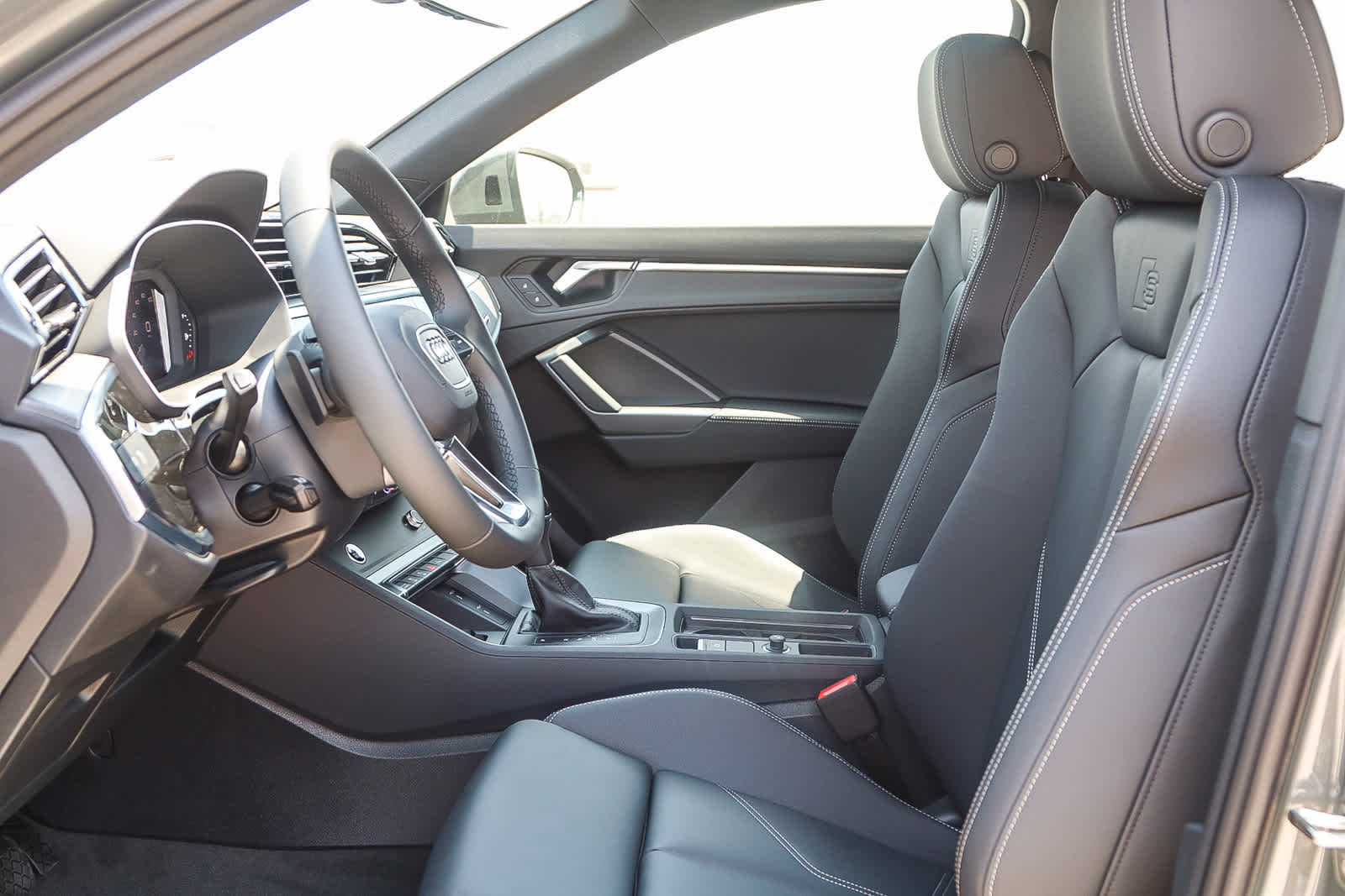 Thumbnail: 2025 Audi Q3 - 17