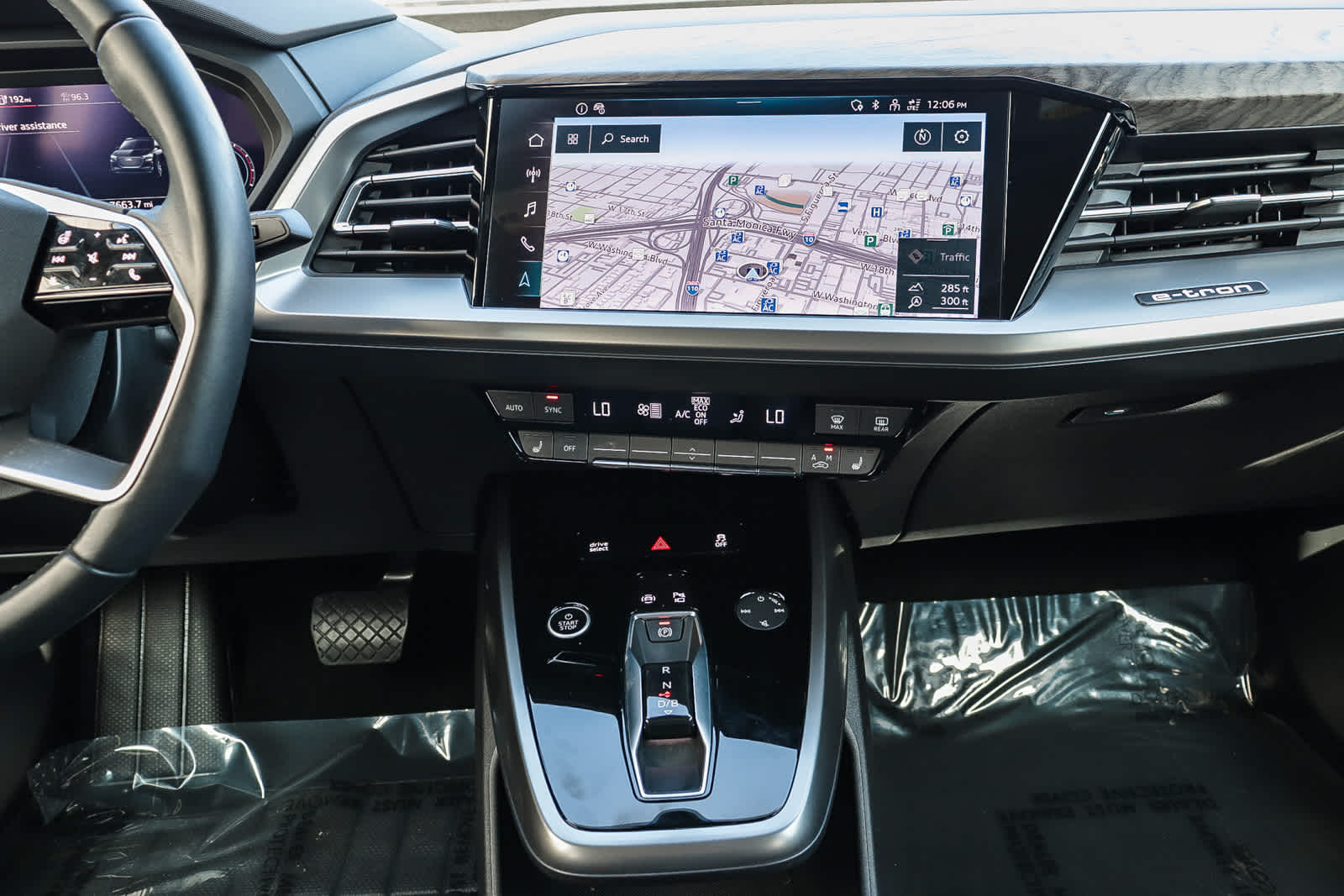 Thumbnail: 2023 Audi Q4 e-tron - 16