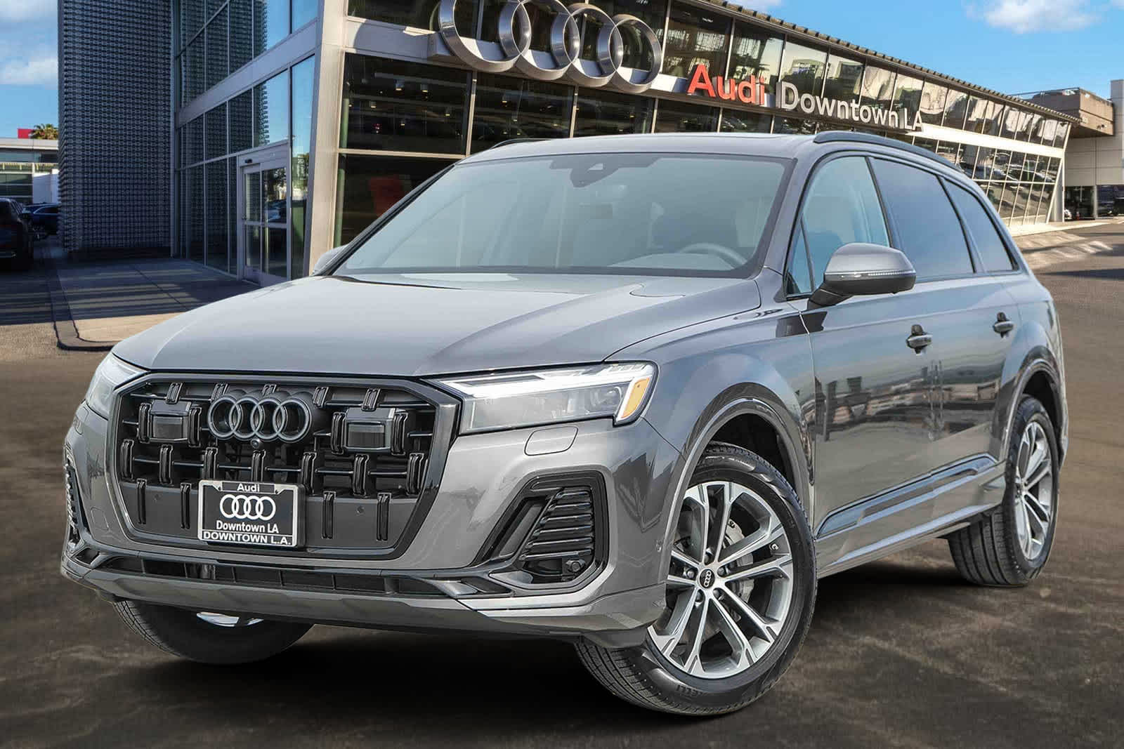 Thumbnail: 2026 Audi Q7 - 1