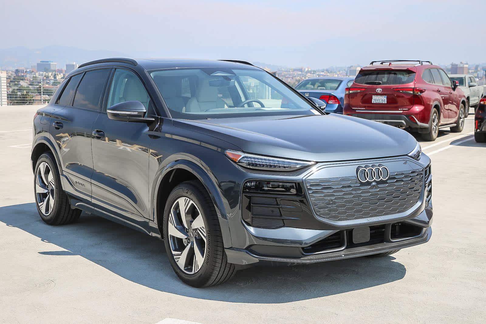 Thumbnail: 2025 Audi Q6 e-tron - 3