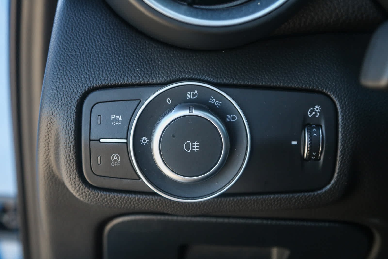 Thumbnail: 2019 Alfa Romeo Giulia - 30