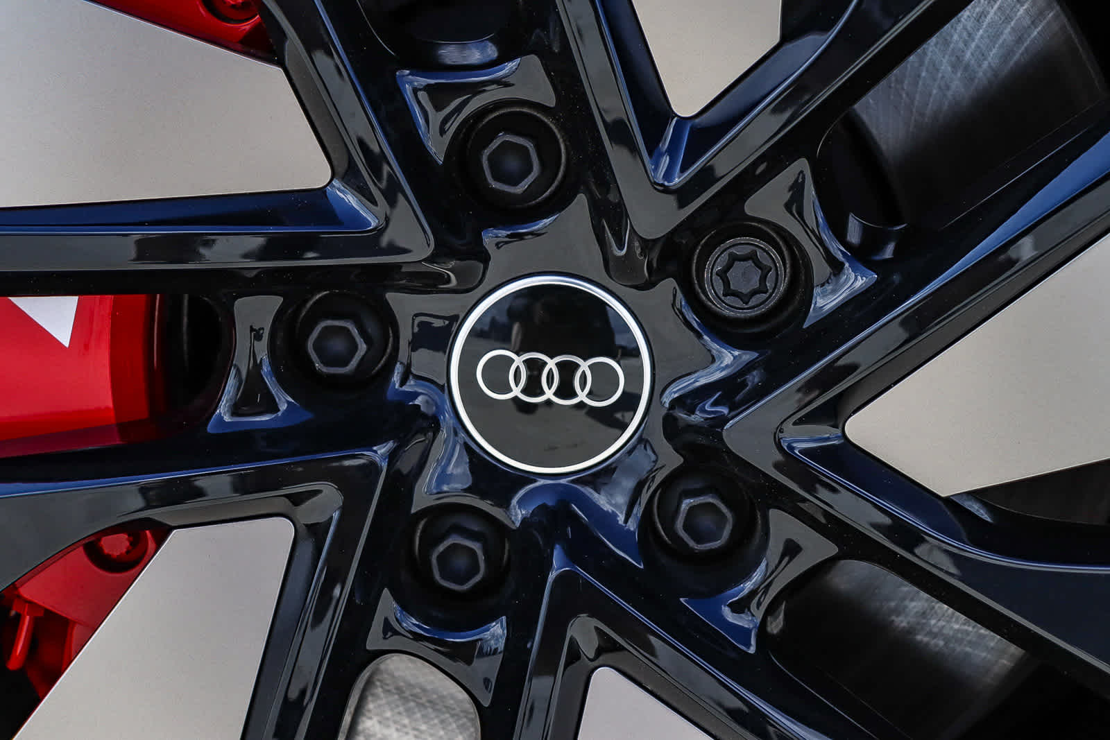 Thumbnail: 2026 Audi e-tron GT - 15