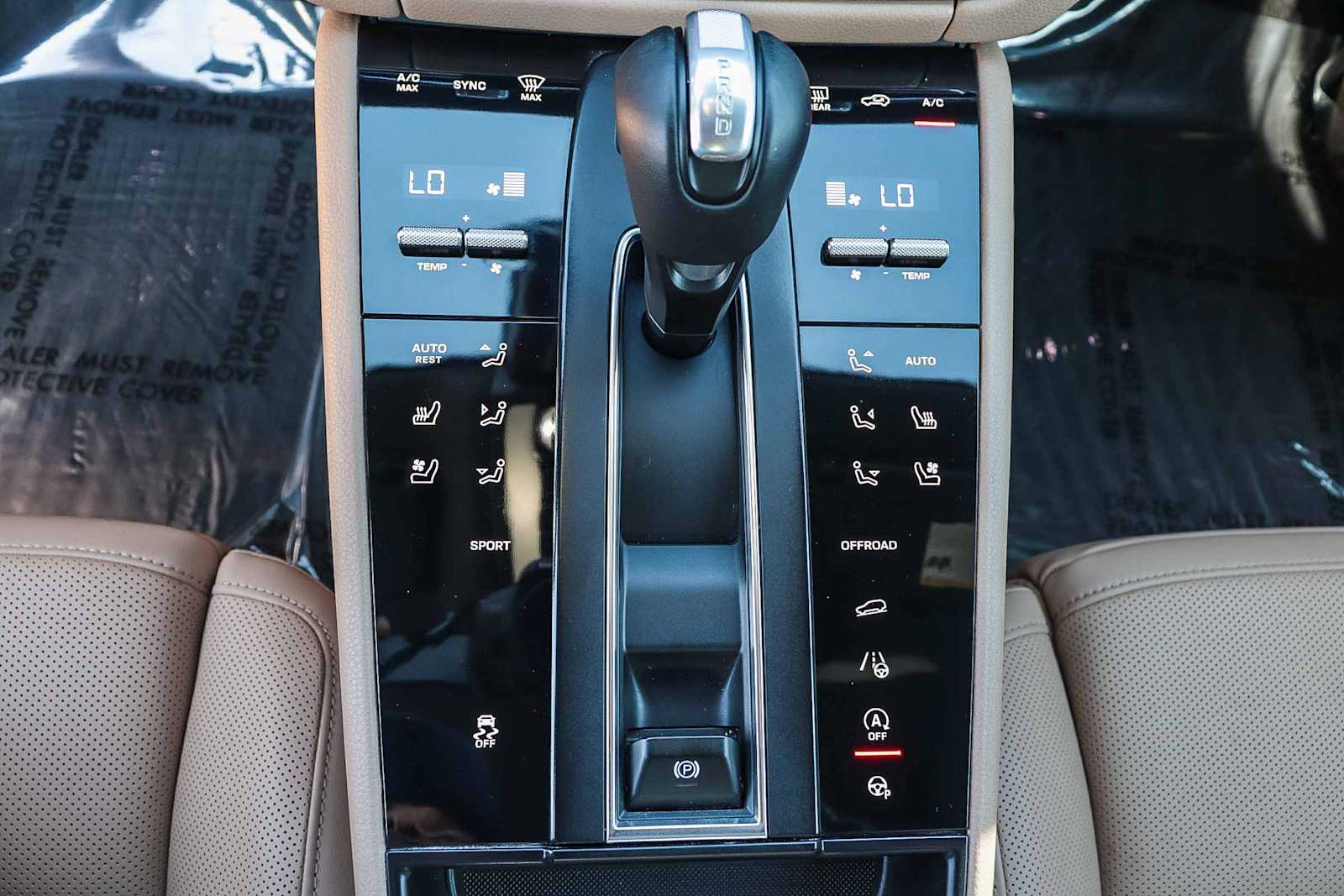 Thumbnail: 2024 Porsche Macan - 25