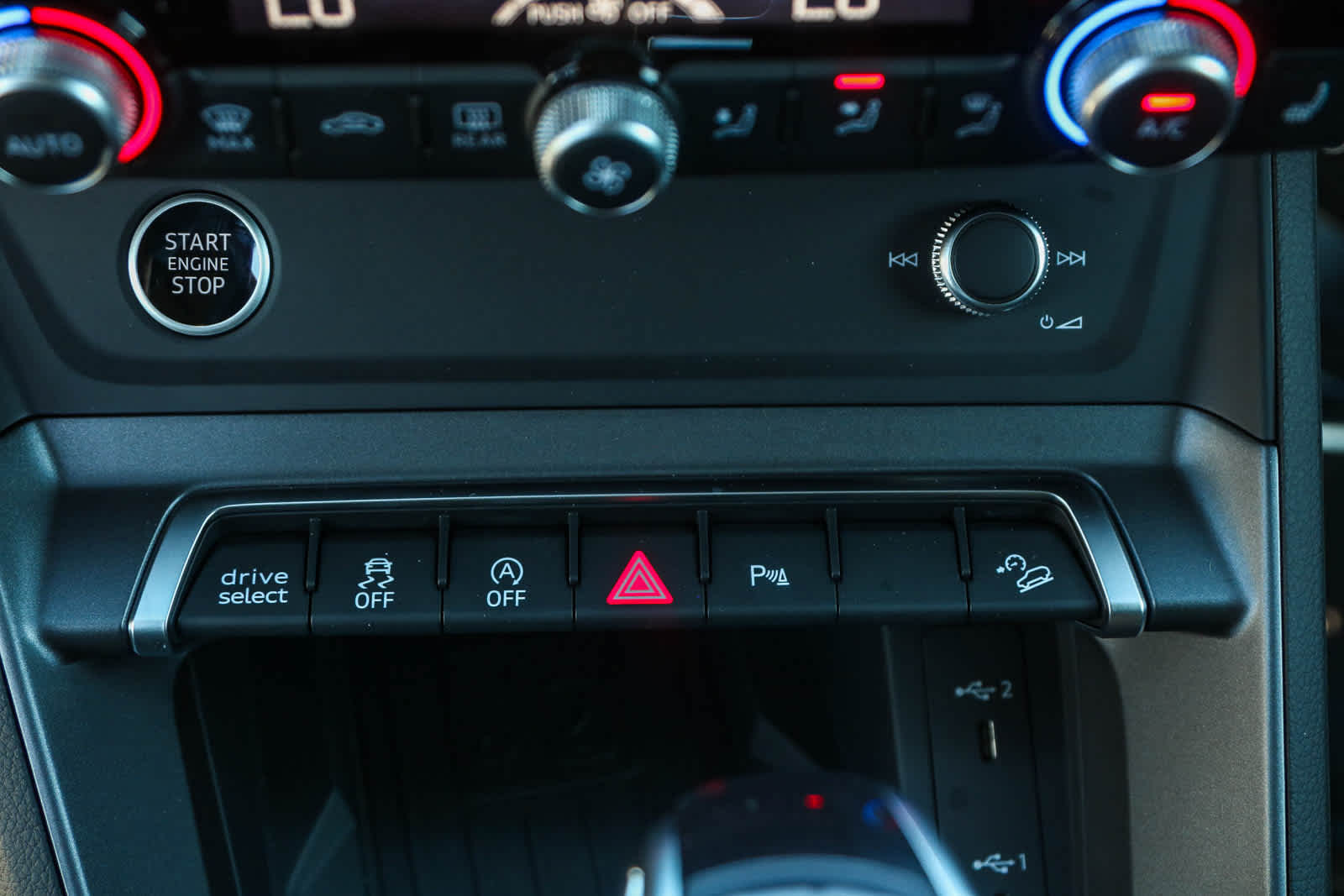 Thumbnail: 2025 Audi Q3 - 29