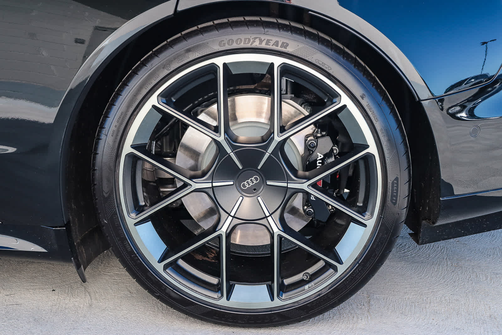 Thumbnail: 2025 Audi RS e-tron GT - 13