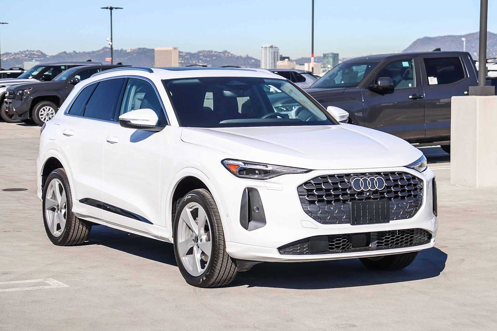 Thumbnail: 2025 Audi Q5 - 3