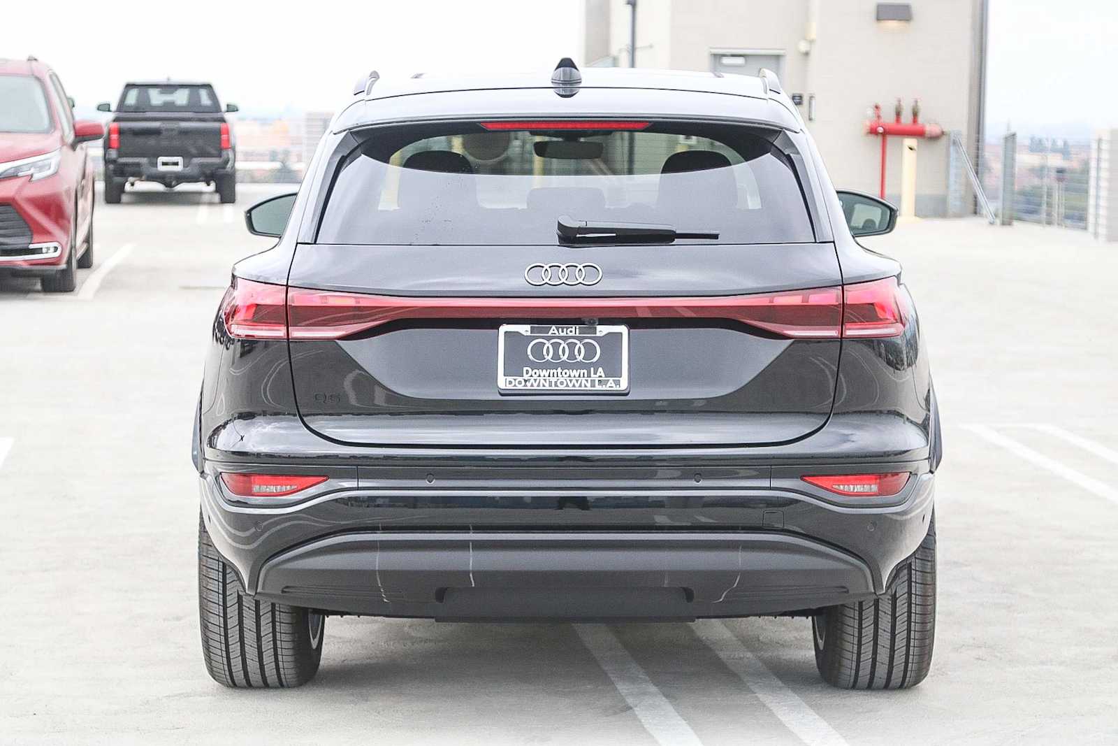 Thumbnail: 2025 Audi Q6 e-tron - 7