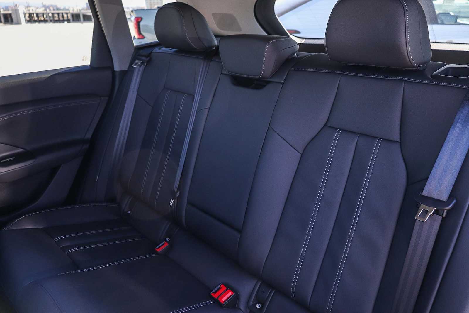 Thumbnail: 2025 Audi Q6 e-tron - 23