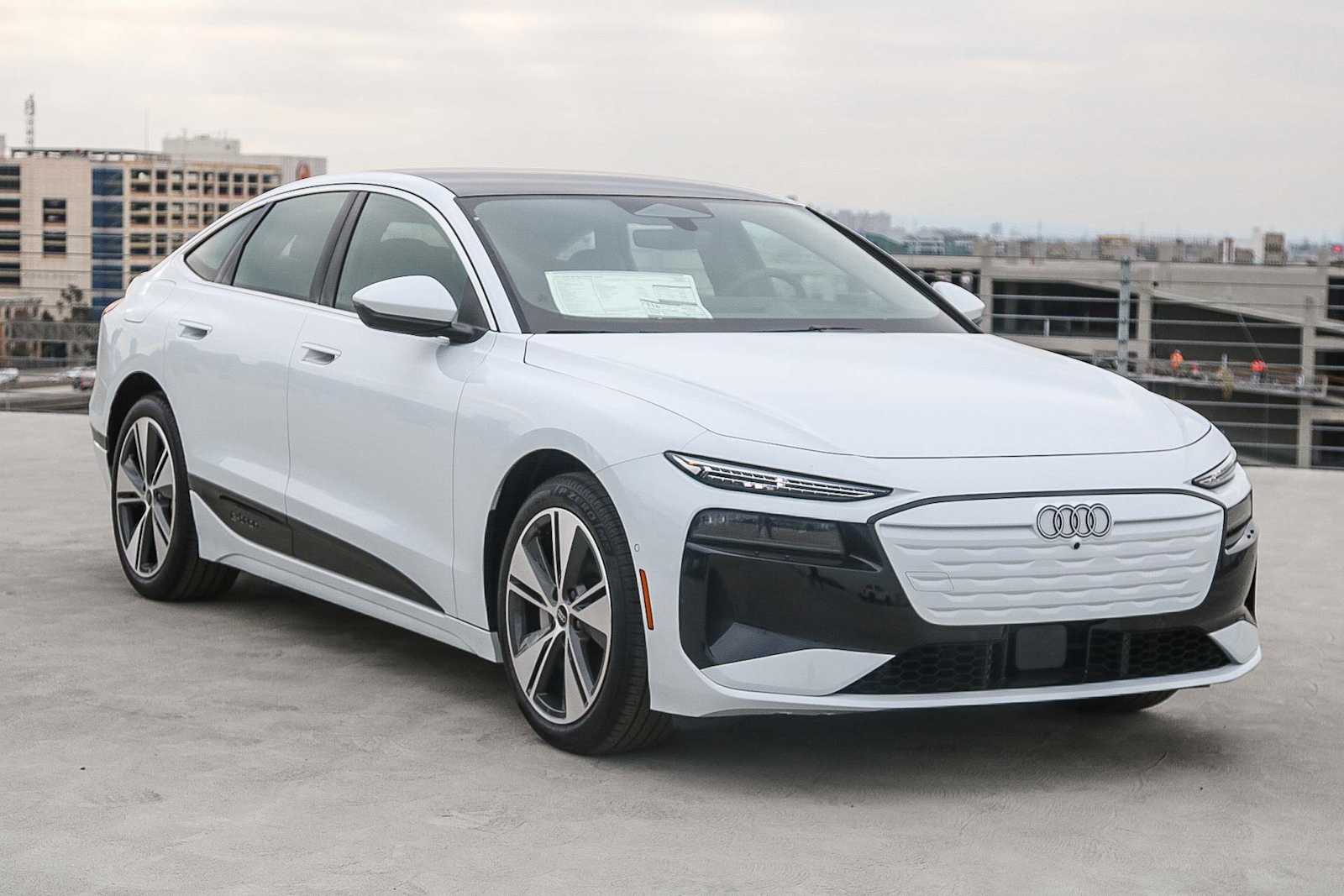 Thumbnail: 2025 Audi e-tron - 3