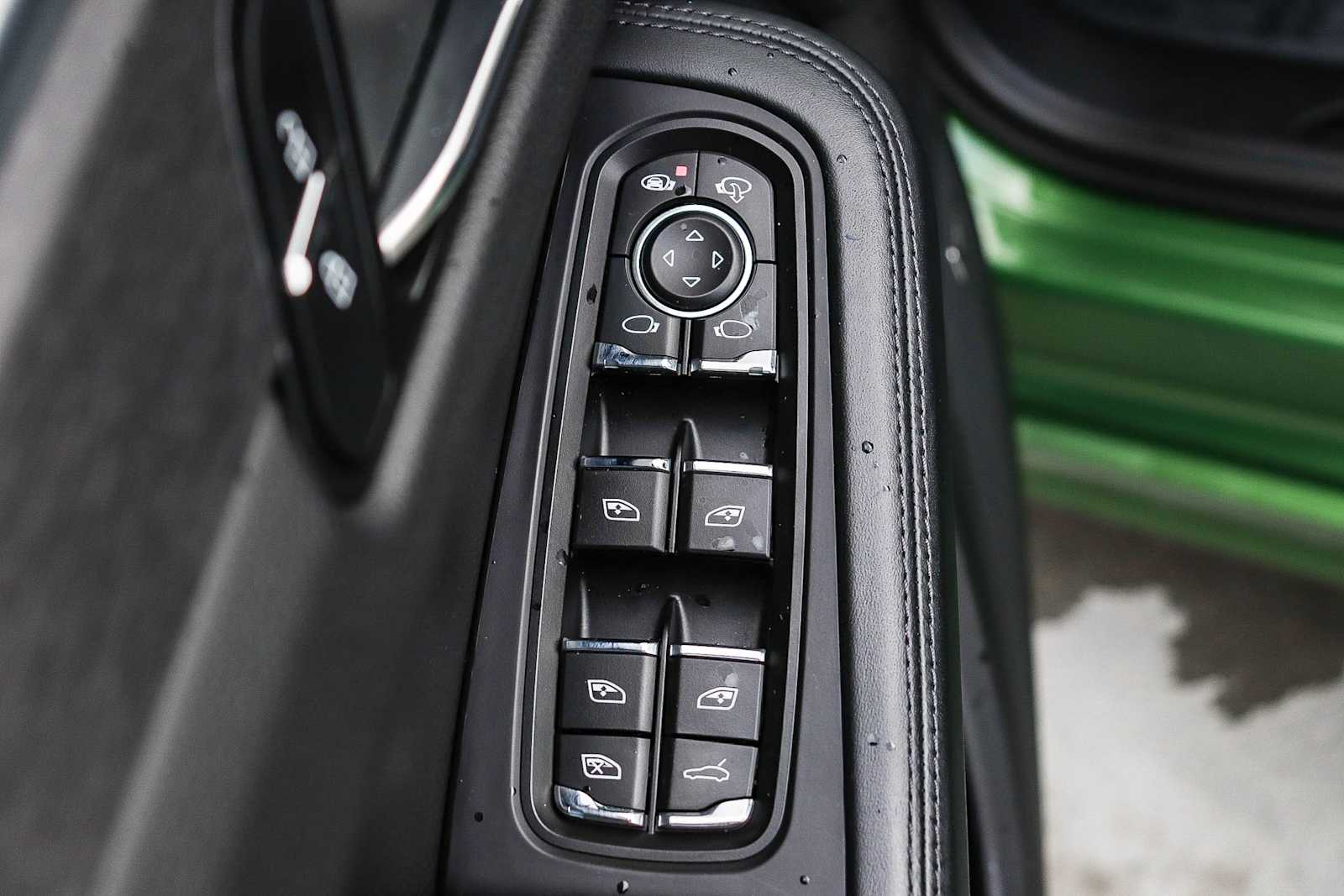 Thumbnail: 2021 Porsche Macan - 29