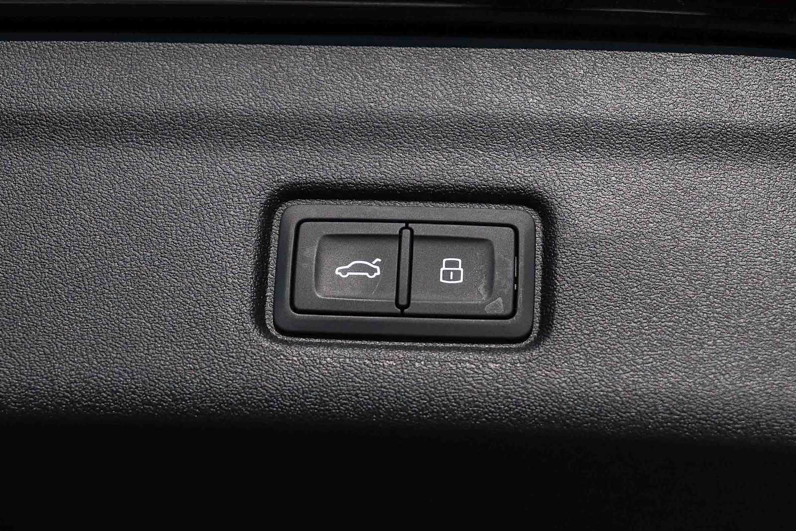 Thumbnail: 2025 Audi Q6 e-tron - 37