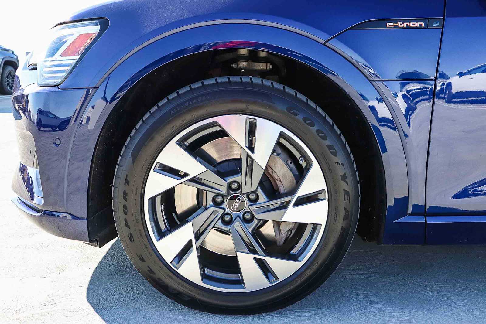 Thumbnail: 2022 Audi e-tron - 14