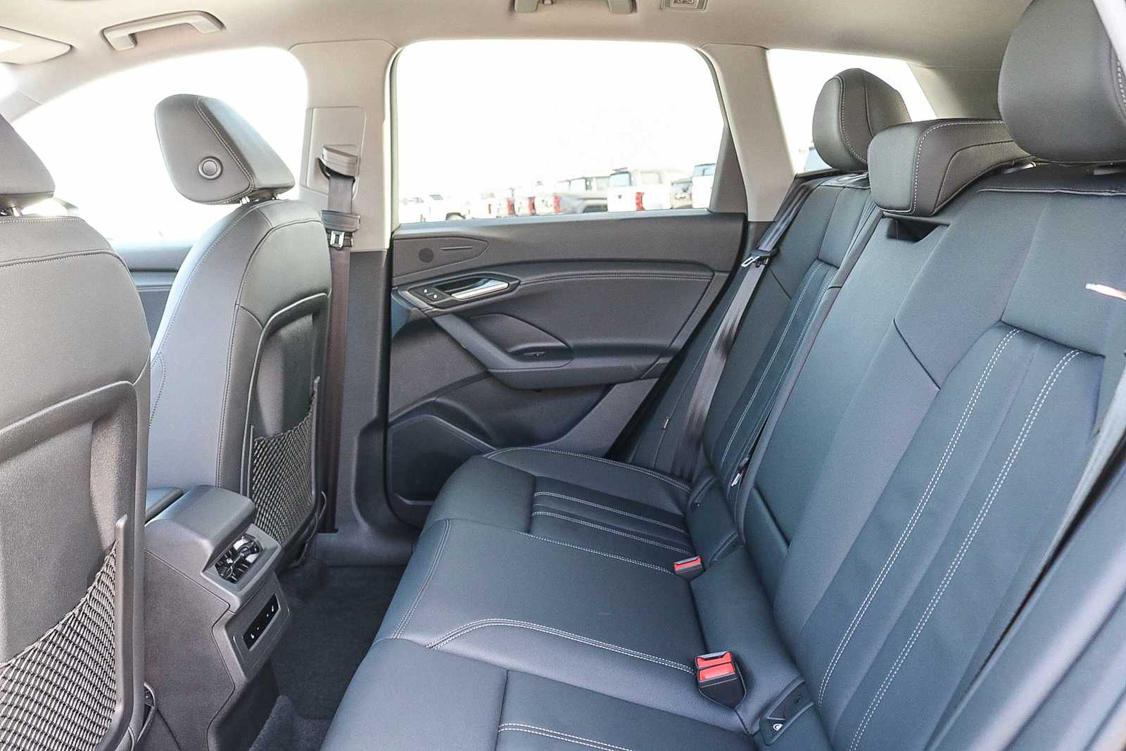 Thumbnail: 2025 Audi Q6 e-tron - 24