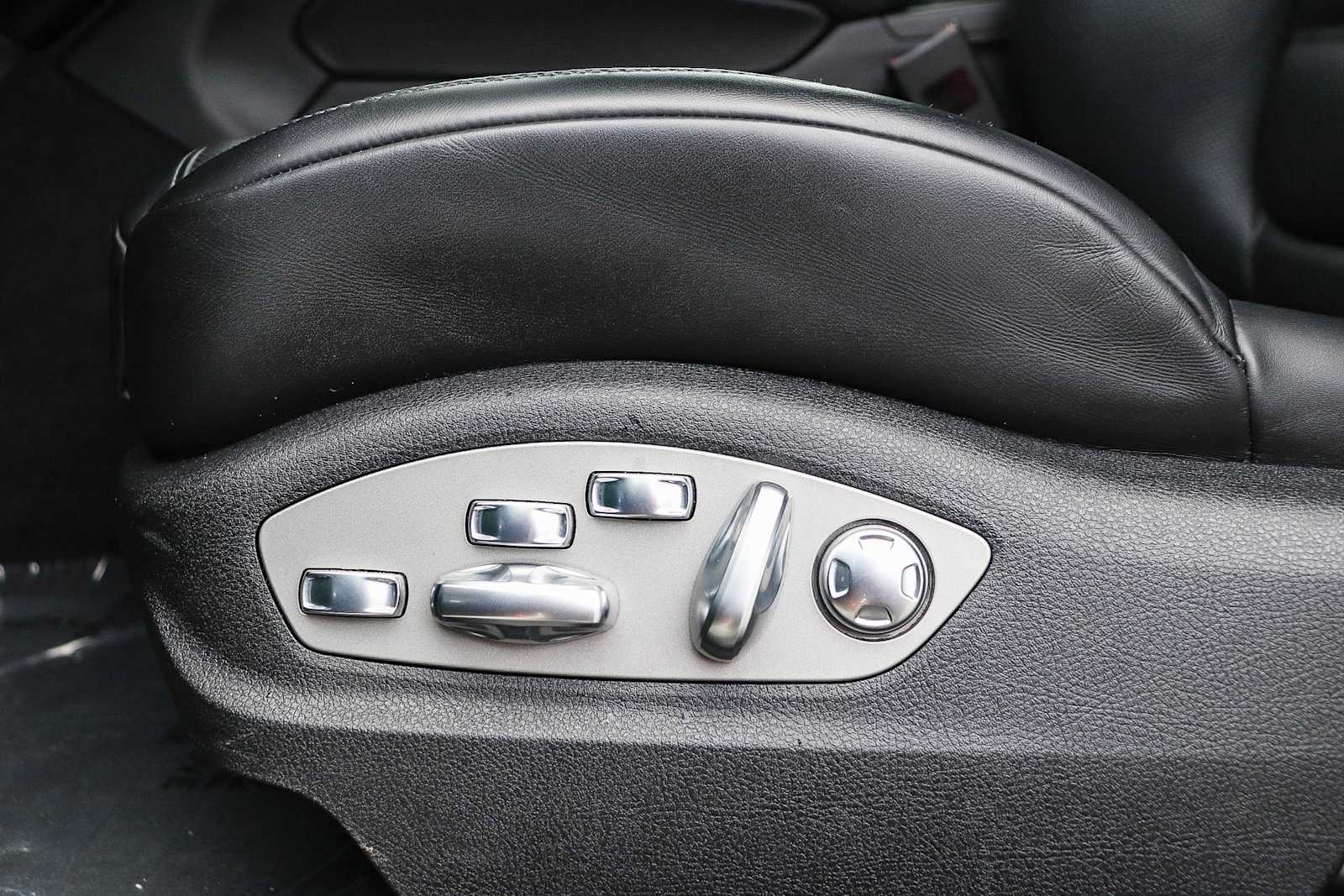 Thumbnail: 2021 Porsche Macan - 28