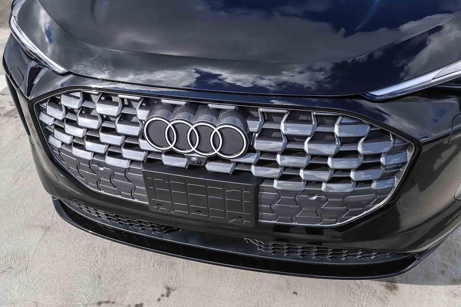 Thumbnail: 2025 Audi Q5 - 8