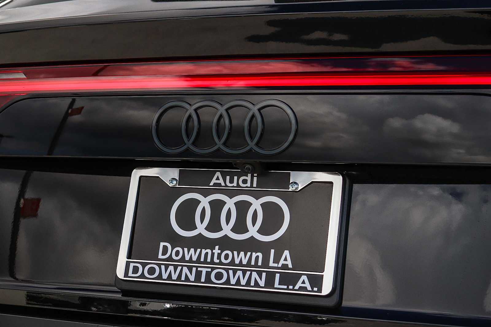 Thumbnail: 2026 Audi RS Q8 - 11