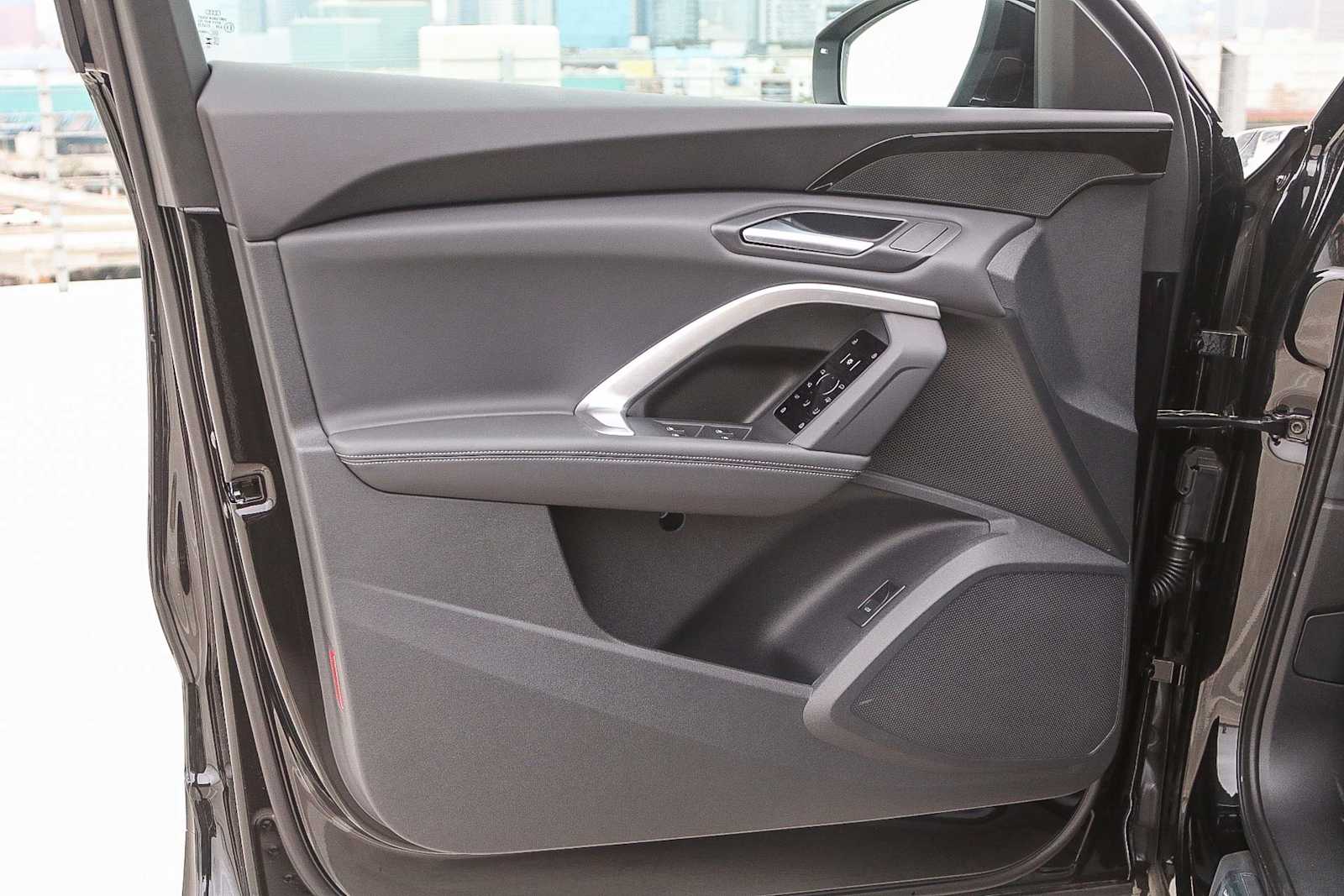 Thumbnail: 2025 Audi Q5 - 22