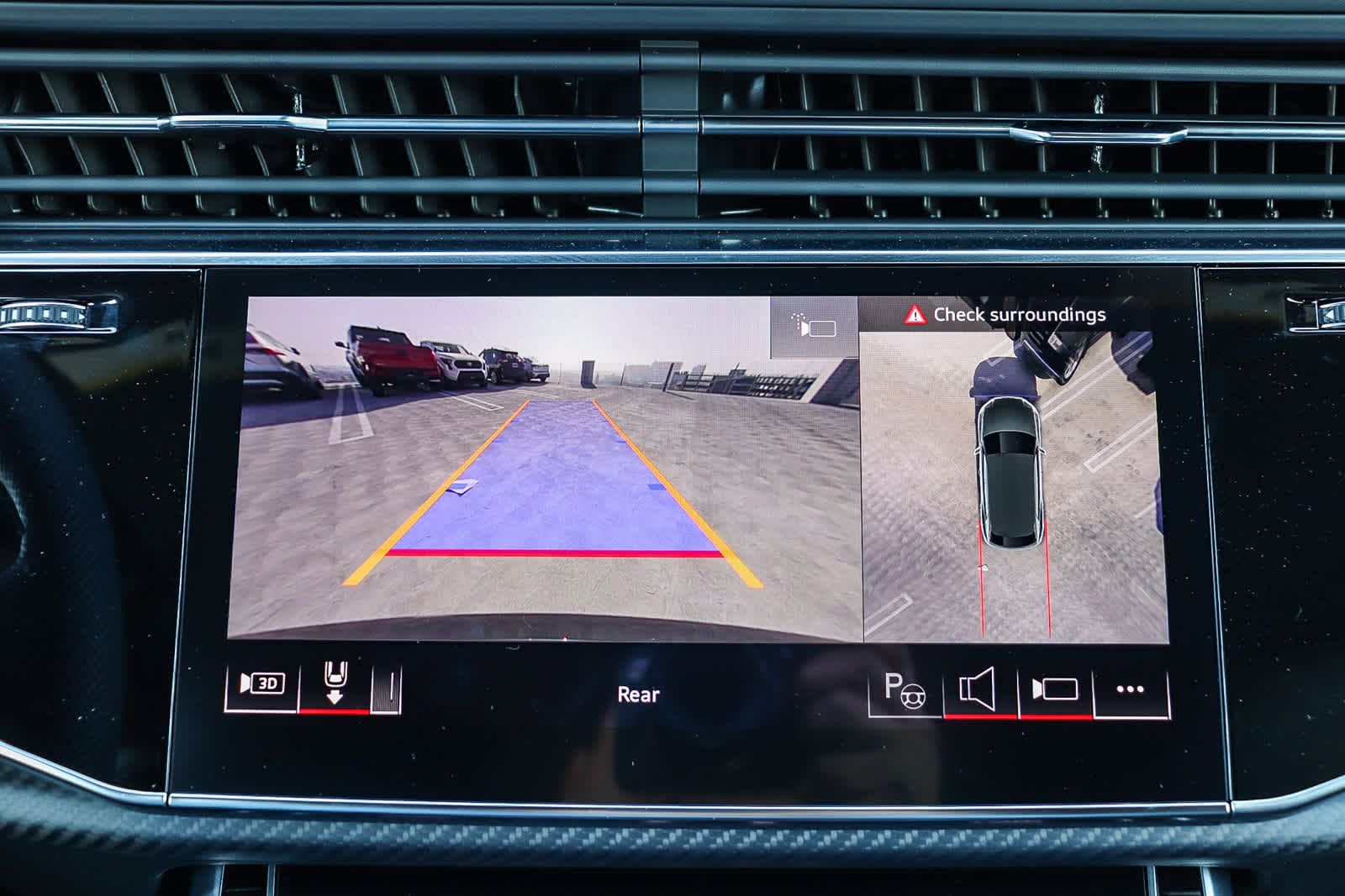 Thumbnail: 2026 Audi Q8 - 36