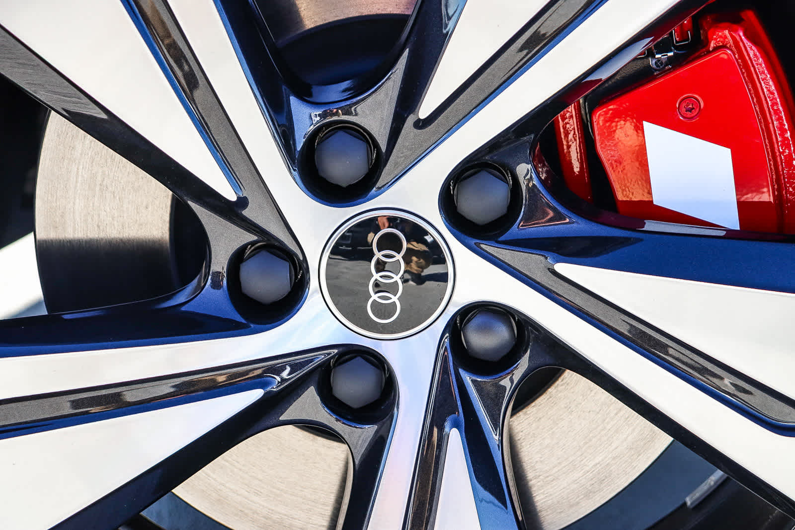 Thumbnail: 2025 Audi SQ5 - 15