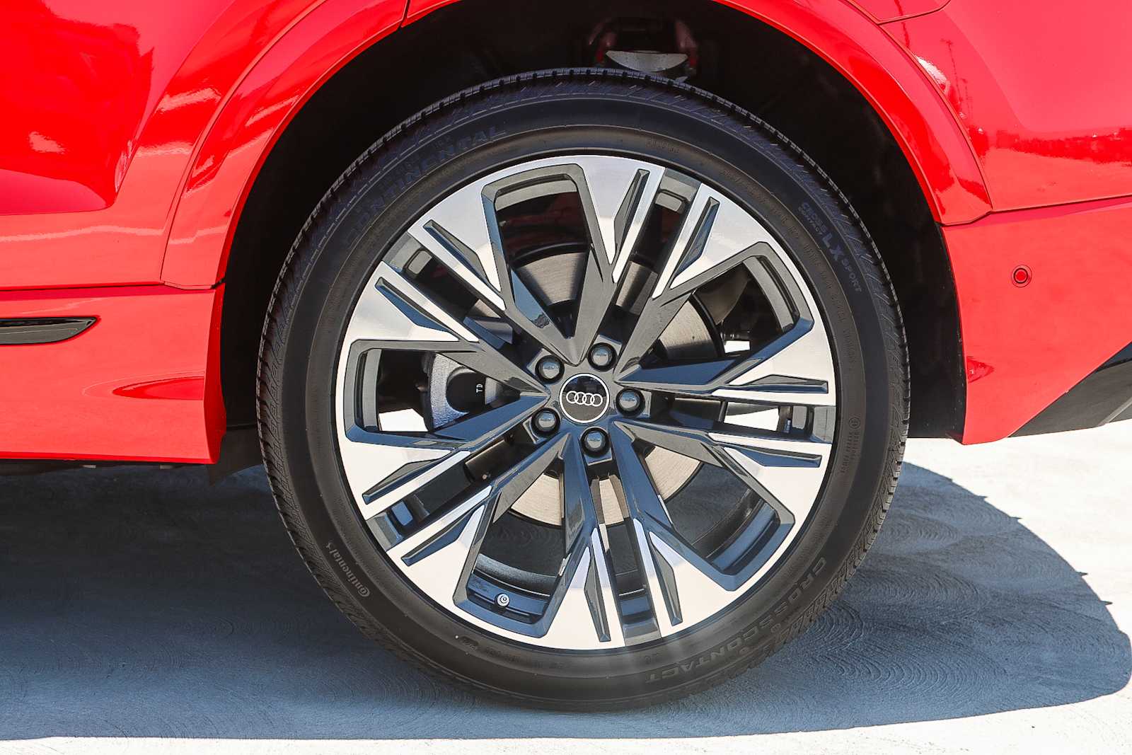 Thumbnail: 2025 Audi Q8 - 10