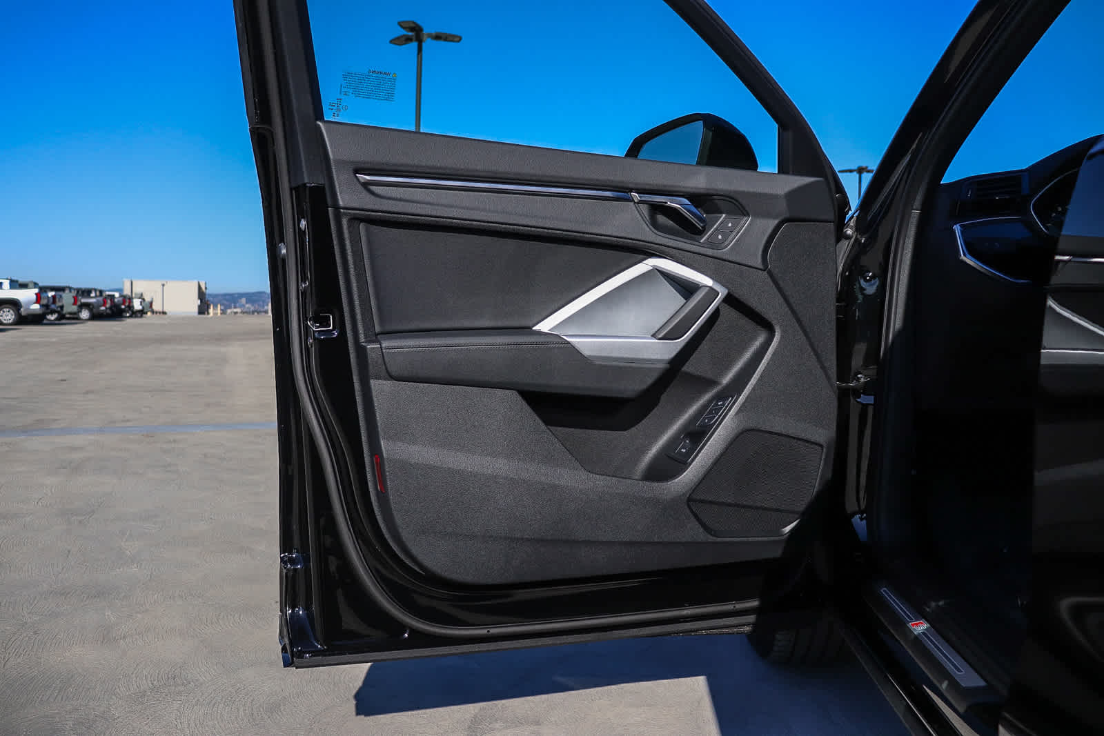 Thumbnail: 2025 Audi Q3 - 31