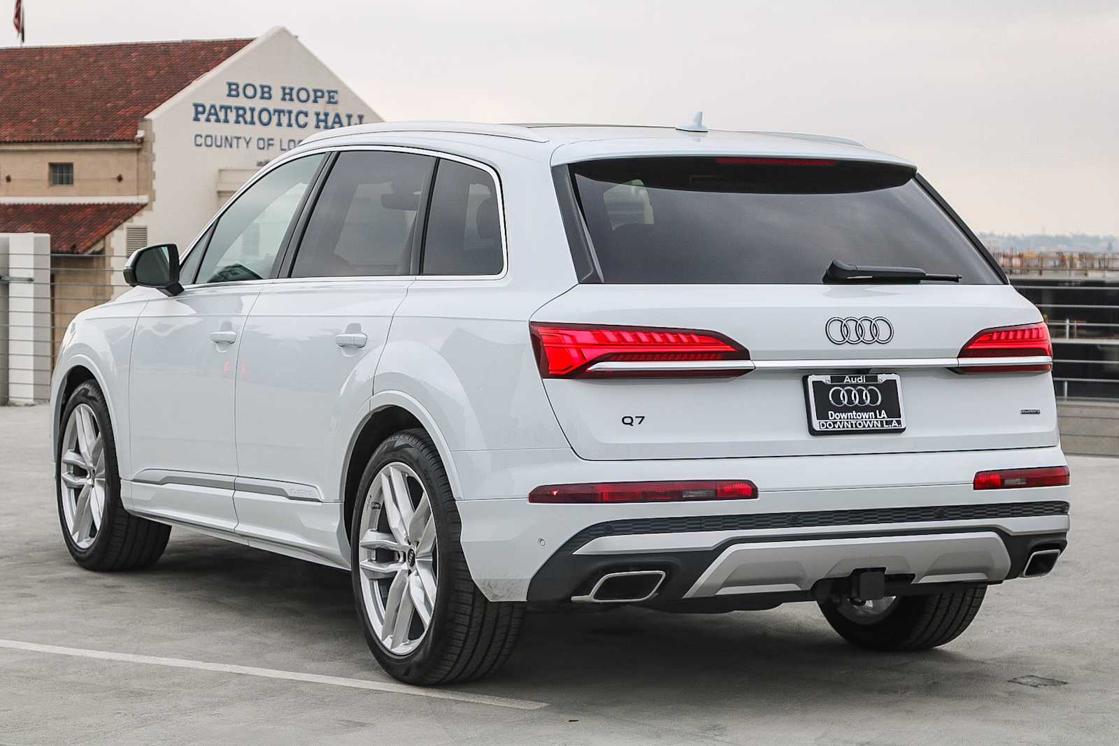 Thumbnail: 2025 Audi Q7 - 8