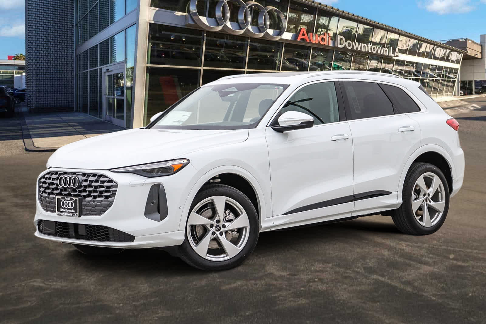 Thumbnail: 2025 Audi Q5 - 1