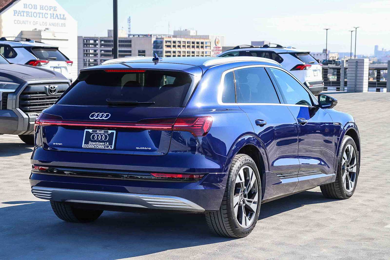 Thumbnail: 2022 Audi e-tron - 4