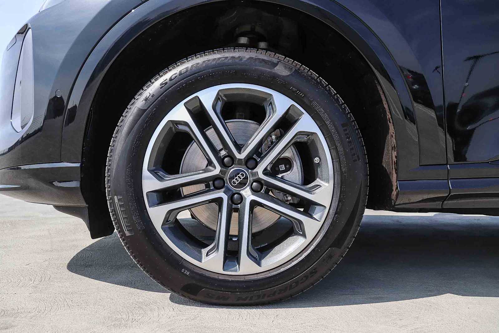 Thumbnail: 2025 Audi Q5 - 14