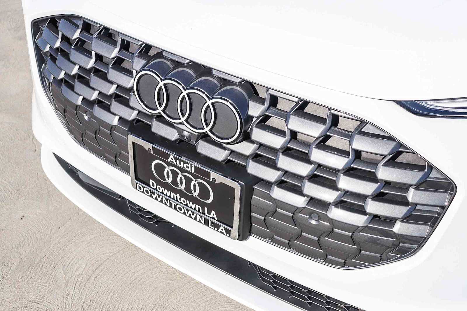 Thumbnail: 2025 Audi Q5 - 8