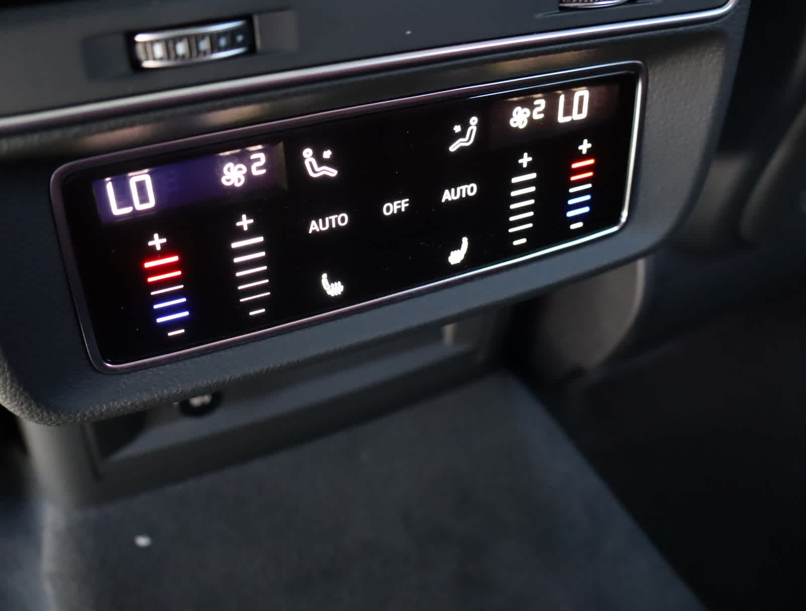 Thumbnail: 2024 Audi SQ8 - 25