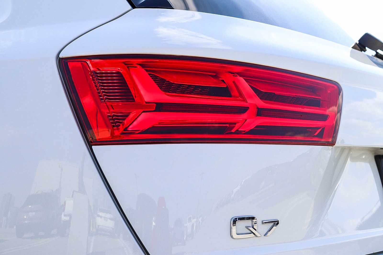 Thumbnail: 2017 Audi Q7 - 12