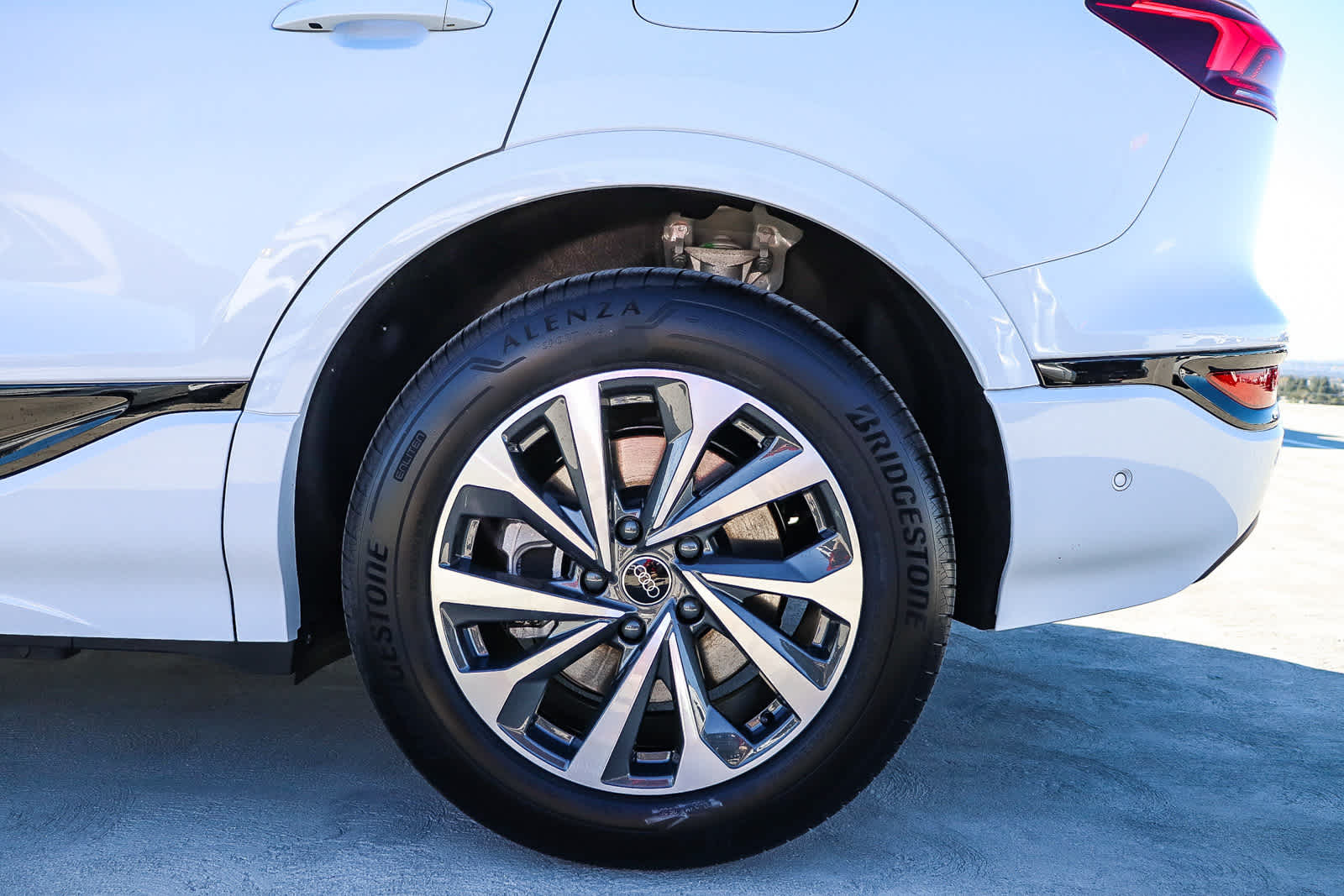 Thumbnail: 2025 Audi Q6 e-tron - 13