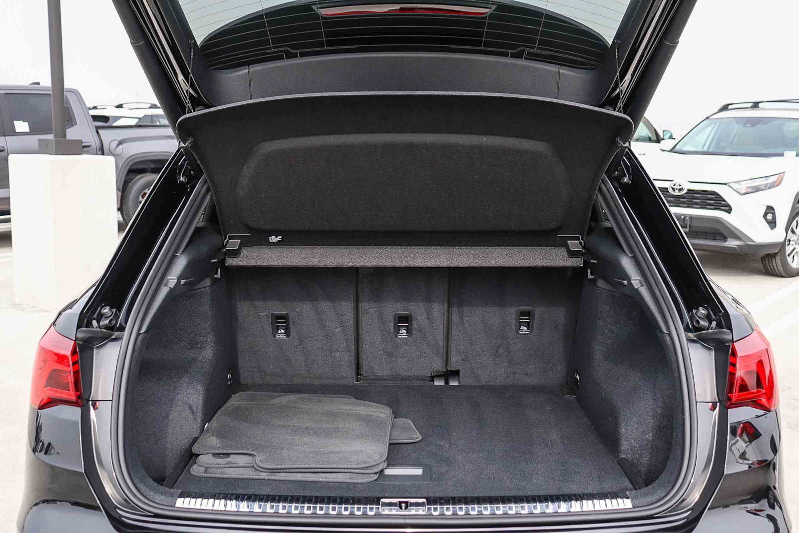 Thumbnail: 2025 Audi Q3 - 38