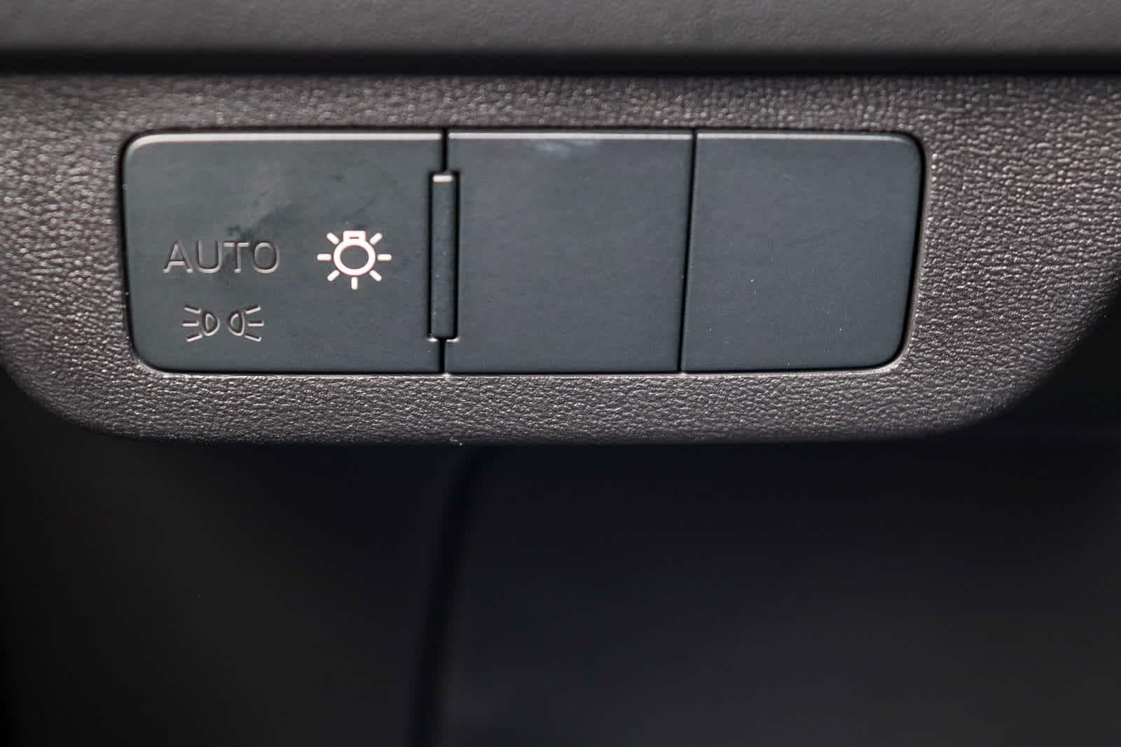 Thumbnail: 2023 Audi Q4 e-tron - 30